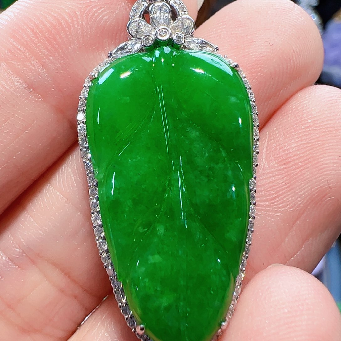 翡翠颈饰18K金镶嵌签收后24小时鉴赏期 