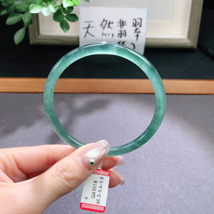 翡翠手镯未镶嵌天然翡翠手镯