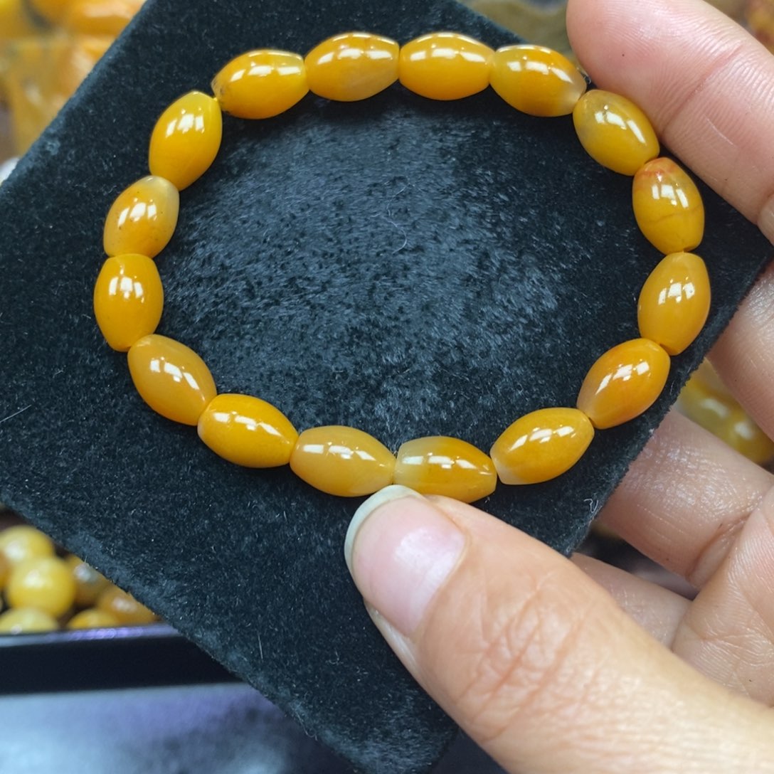 未镶嵌石英质玉（黄龙玉）颈饰