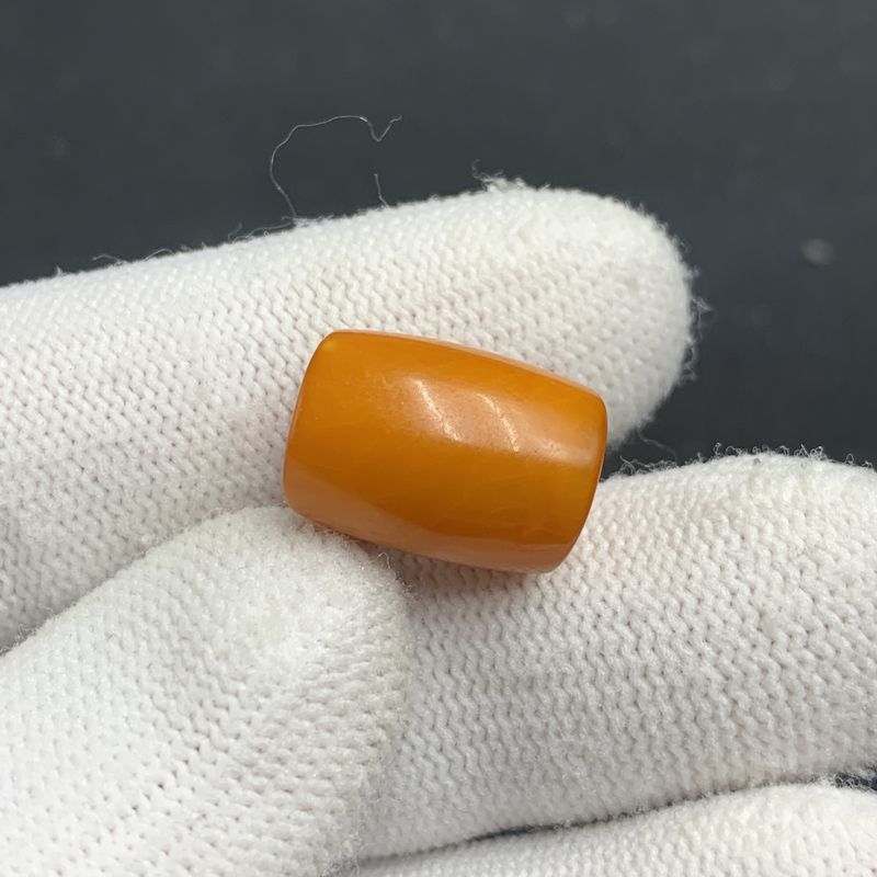 Q1249保真原矿俄料尺寸11.7*16.4mm蜜蜡单颗马蹄斜切顶珠微瑕放漏