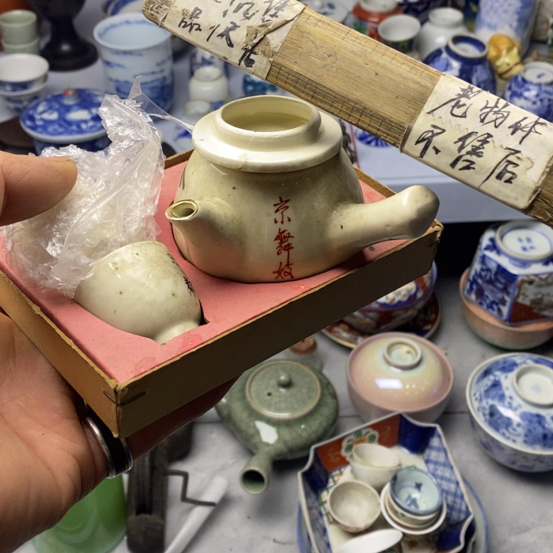 瓷片这么早还没有下班么