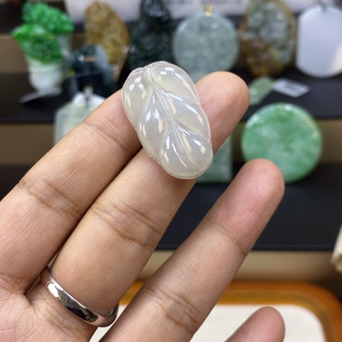 颈饰未镶嵌翡翠叶子