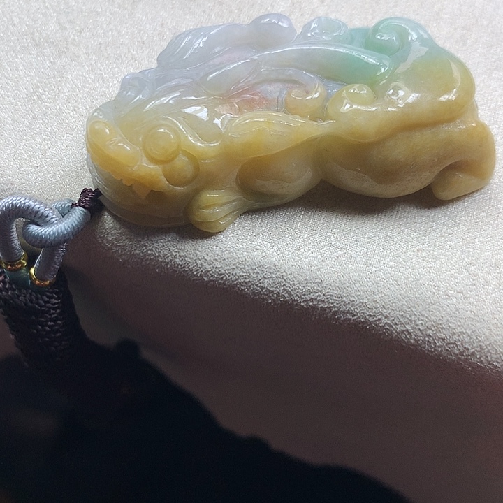 翡翠颈饰未镶嵌吊坠