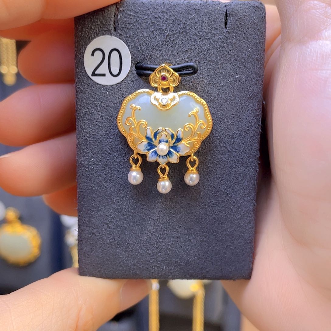 和田玉颈饰银S925镀金镶嵌