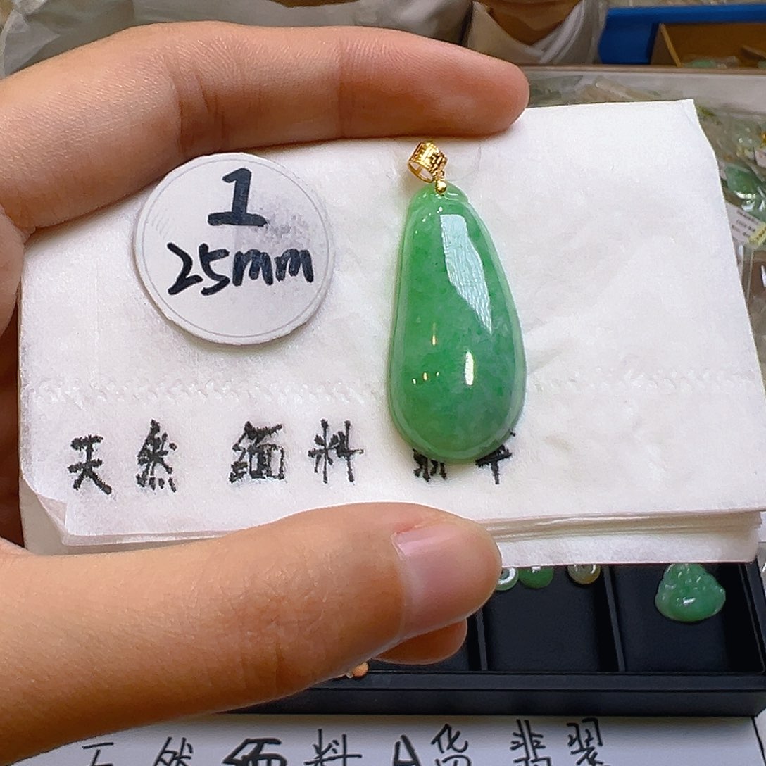 翡翠颈饰18K金镶嵌翡翠