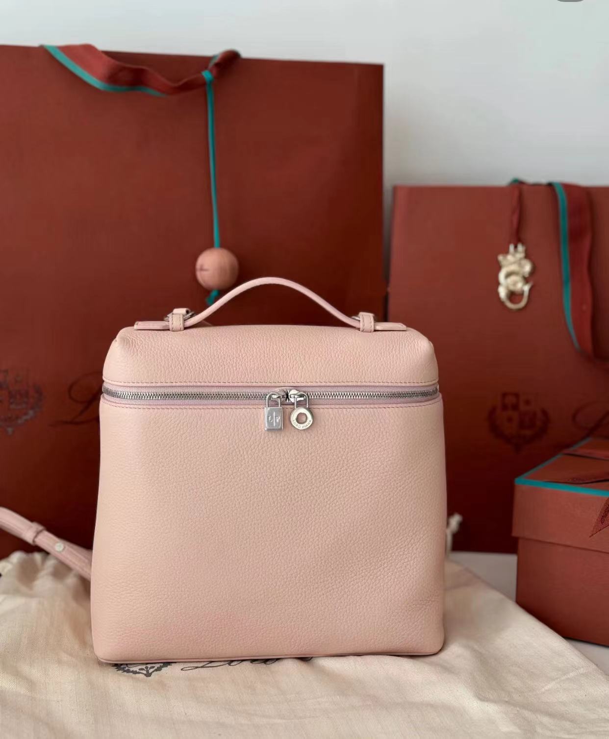 99新 Loro Piana/诺悠翩雅 p樱花粉双肩包 23cm 18856457