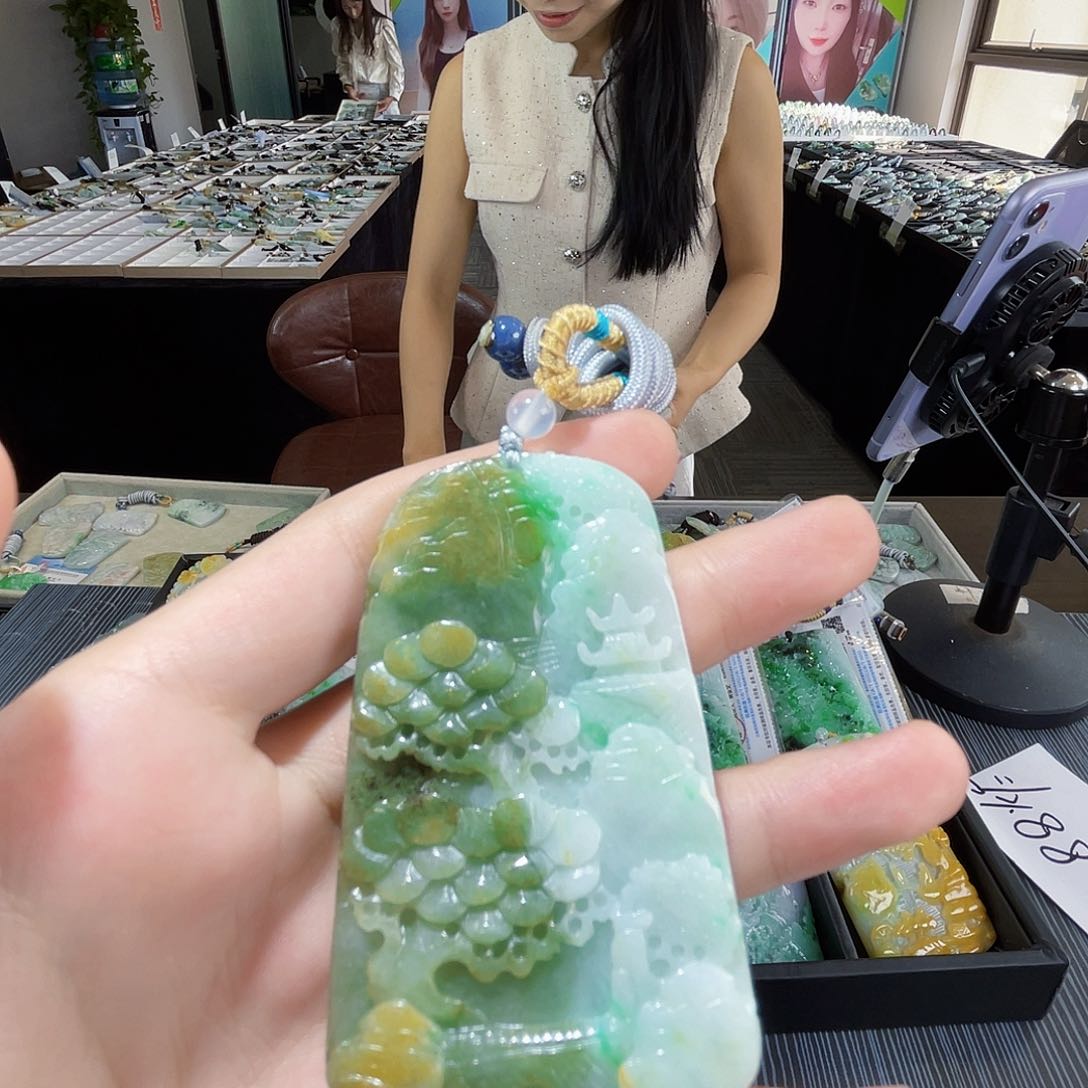 颈饰未镶嵌翡翠一