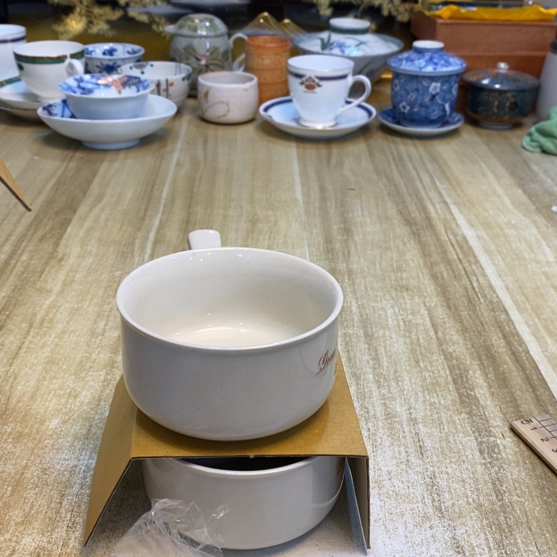 小****瓷片易雅集工艺品有限公司