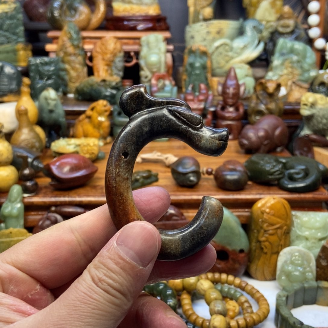 岫岩河磨玉（透闪石质玉）把件未镶嵌