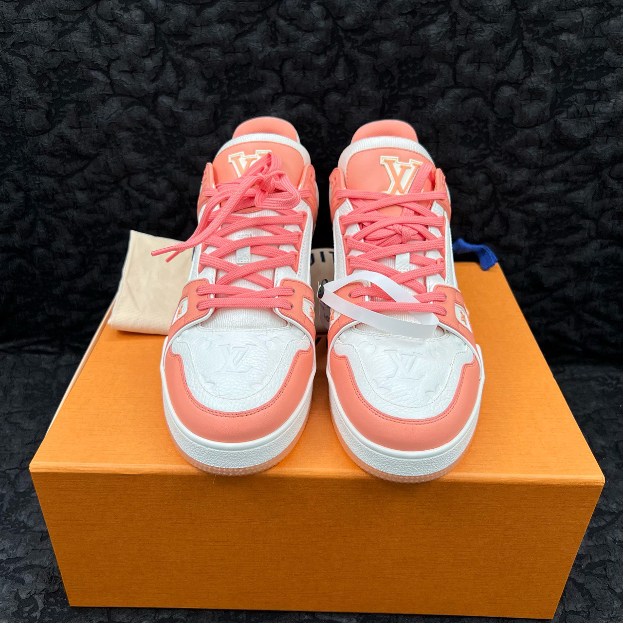 99新 LouisVuitton/路易威登 Trainer 白粉水蜜桃板鞋 44码/99新