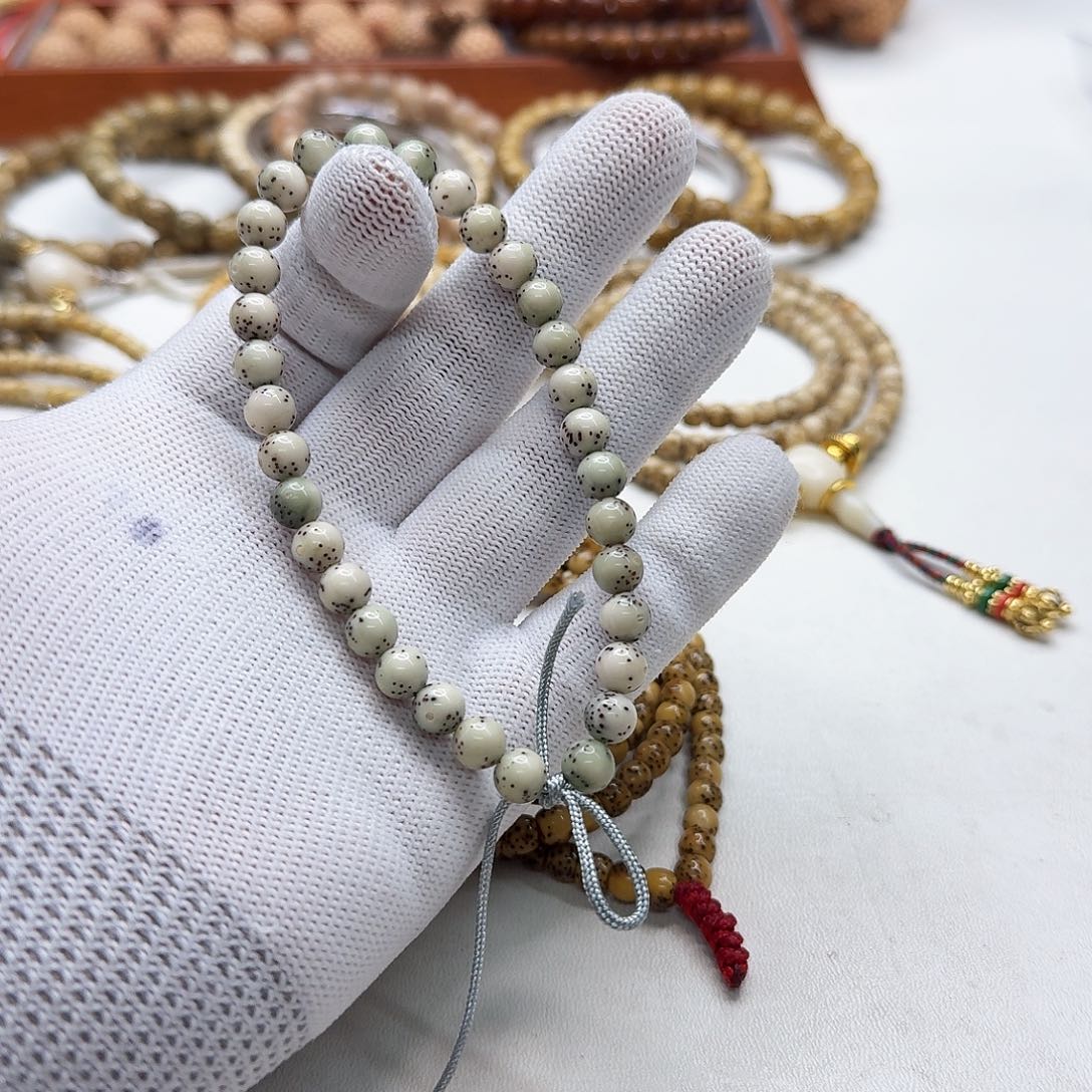 星月菩提吊坠34创世糯冰大眼睛通体7左右圆手持一物一图