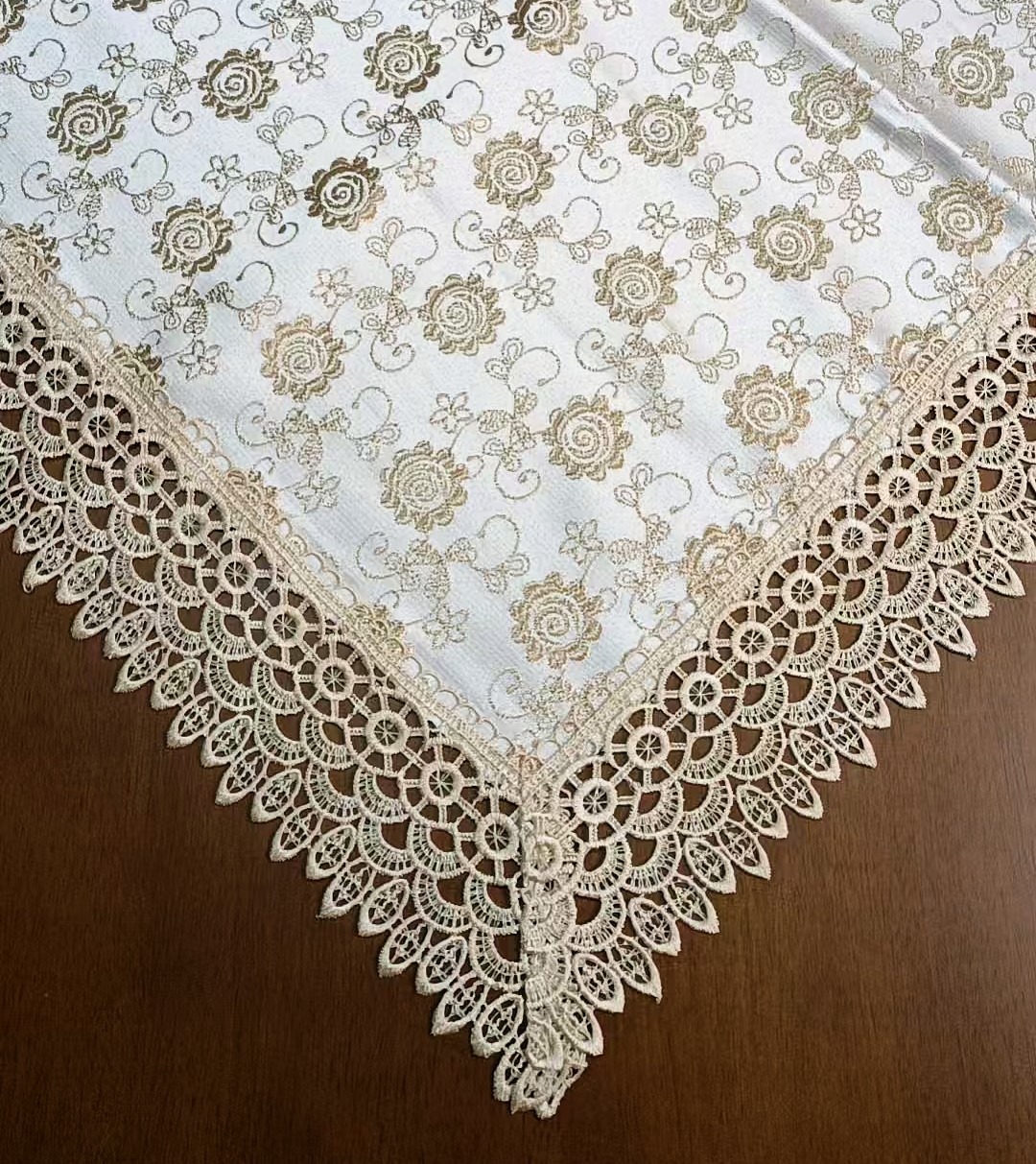 M71浮雕小玫瑰香槟 (100X150cm）餐桌布，茶几布，电视机65-70寸盖巾