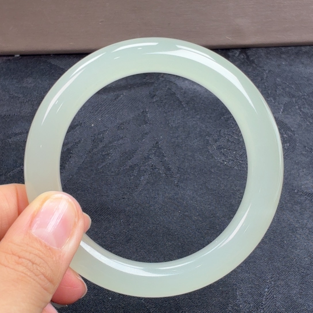 和田玉未镶嵌手镯荧光晴超漏58圈口微瑕11号