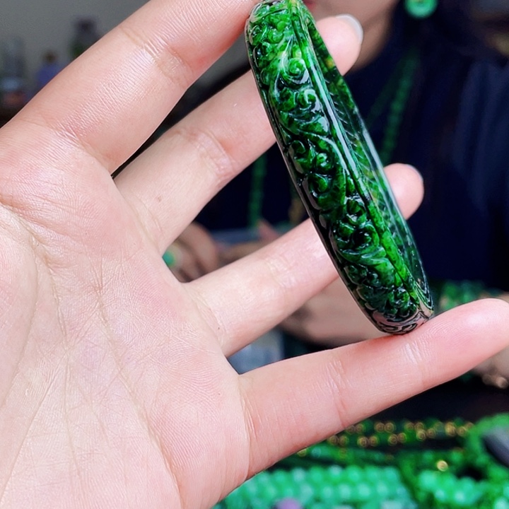 翡翠未镶嵌颈饰多样性57