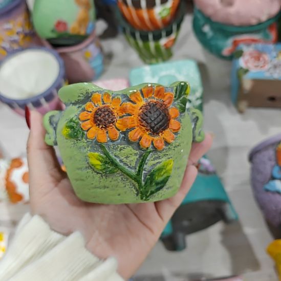 当场拍满15元发货不凑不发，花盆盆口不方不圆有针孔黑点是正常的，