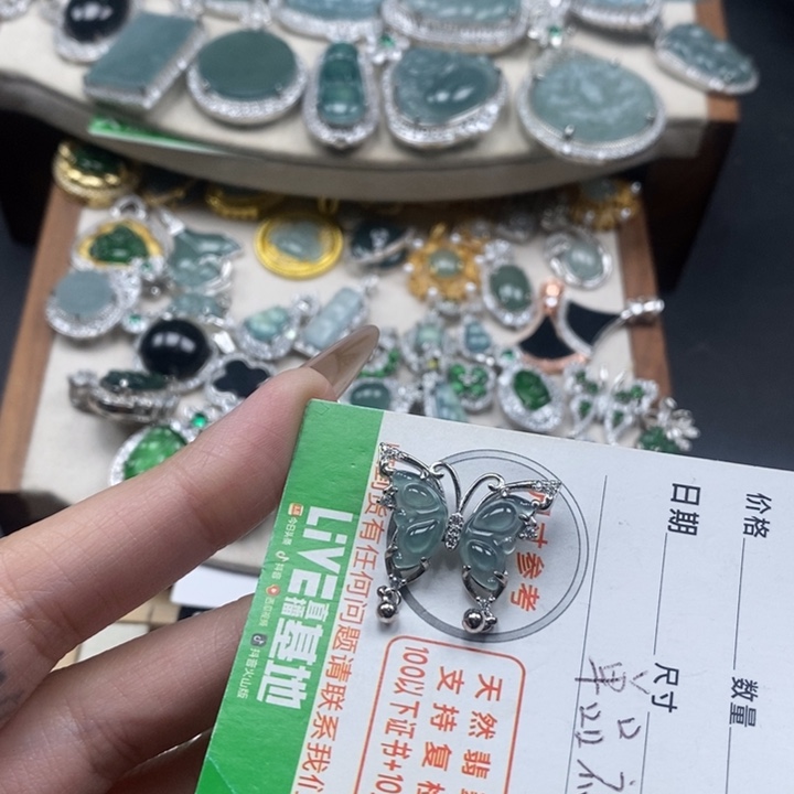 翡翠颈饰未镶嵌翡翠
