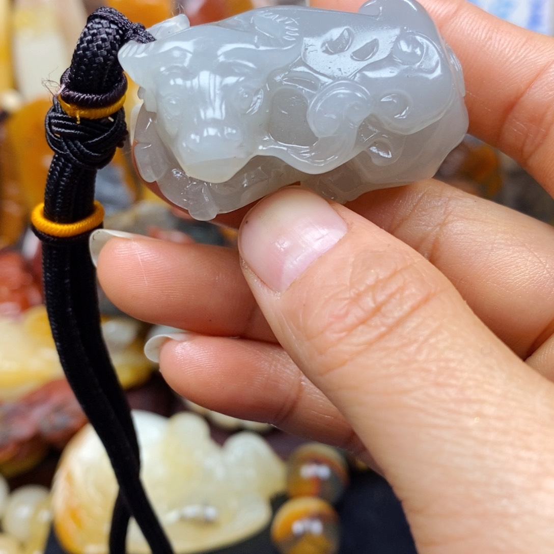 石英质玉（黄龙玉）颈饰未镶嵌