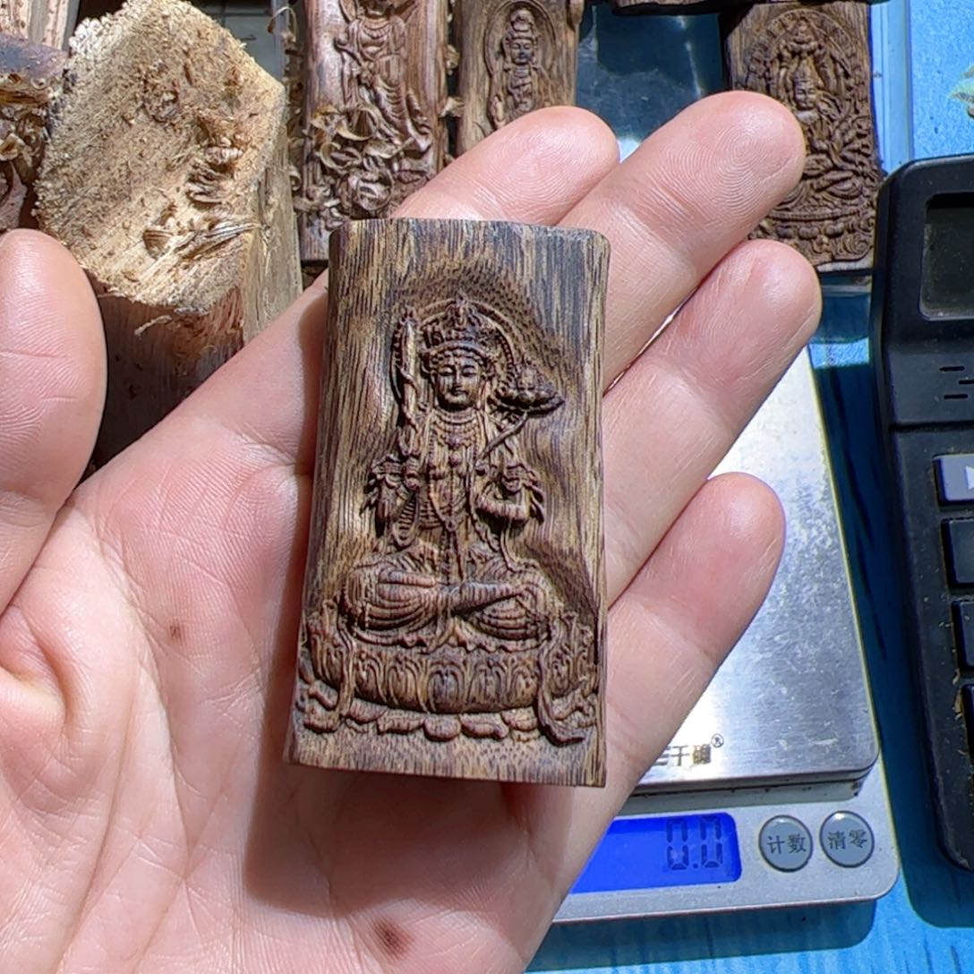 沉香吊坠白棋虚空13.5克