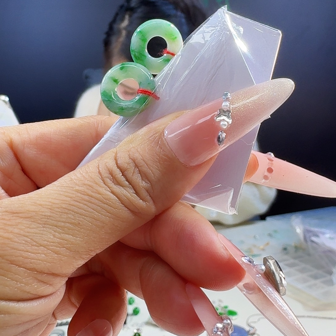 翡翠未镶嵌耳饰未镶嵌 有瑕