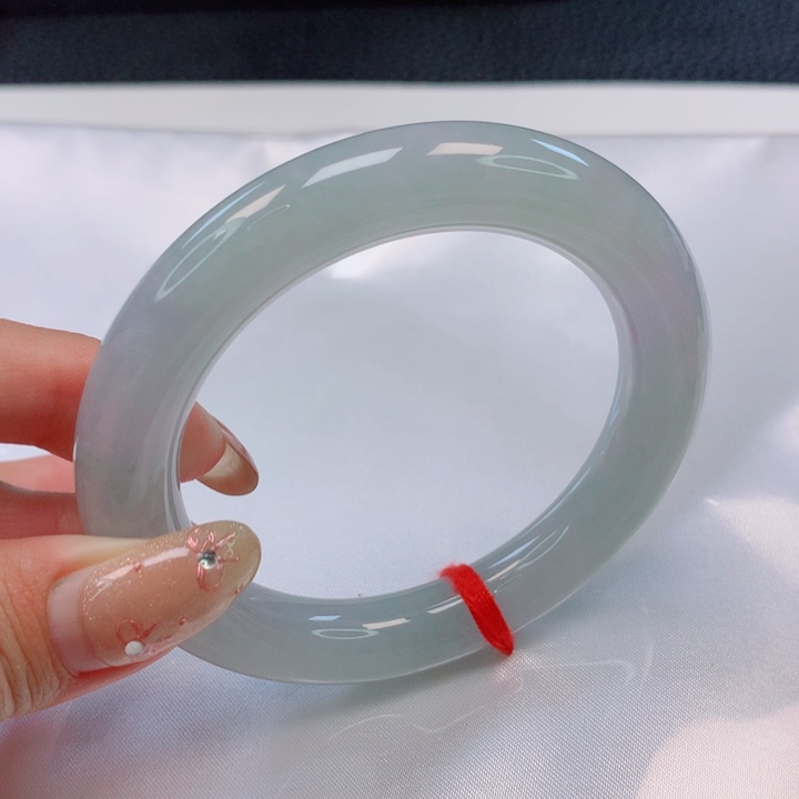 翡翠手镯（圆镯）未镶嵌肖***肖