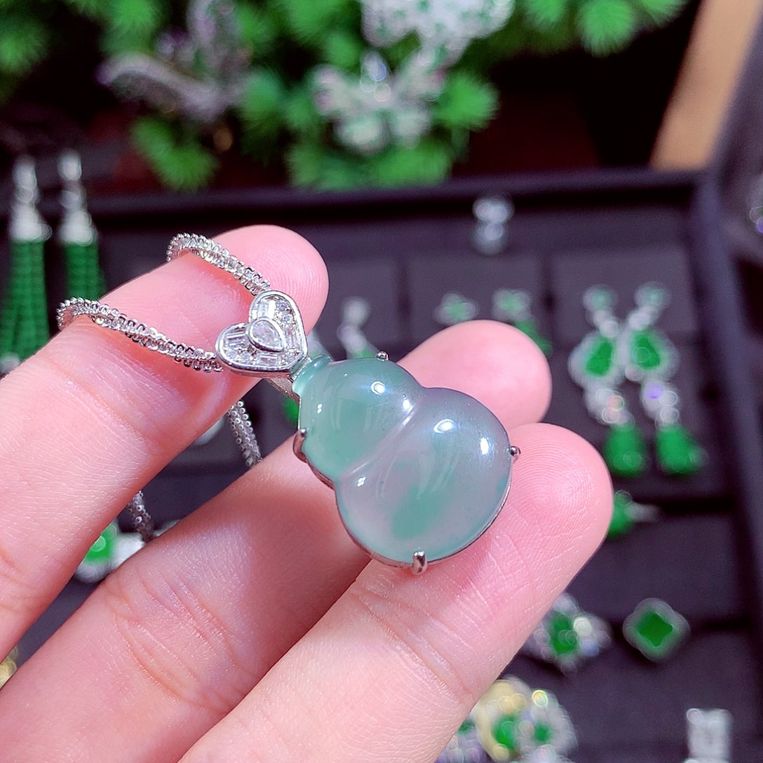 颈饰未镶嵌翡翠天然