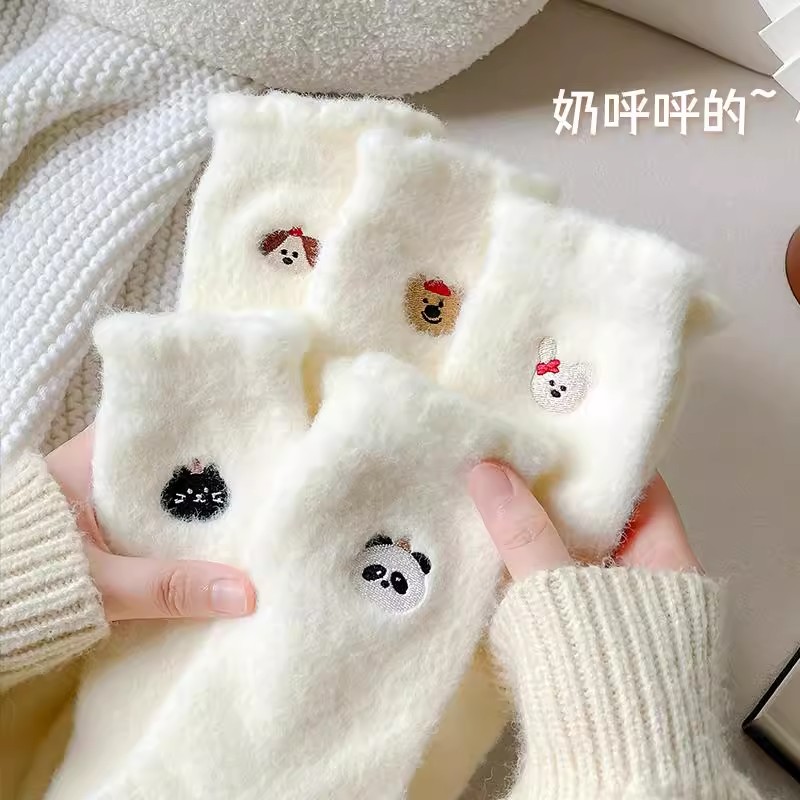 白色毛绒袜子女中筒袜秋冬季加厚加绒澳绒居家保暖月子地板袜长袜