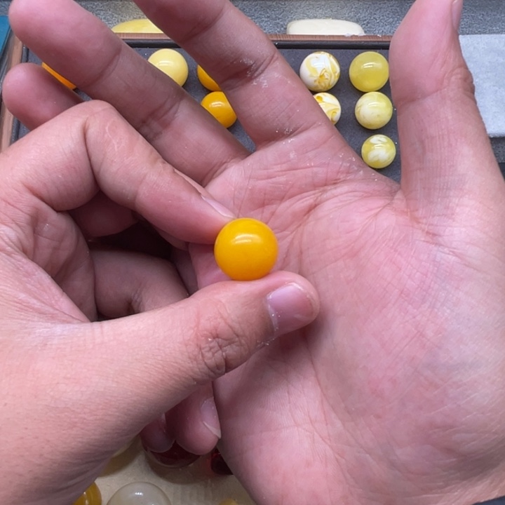 琥珀未镶嵌裸石鸡油黄单珠