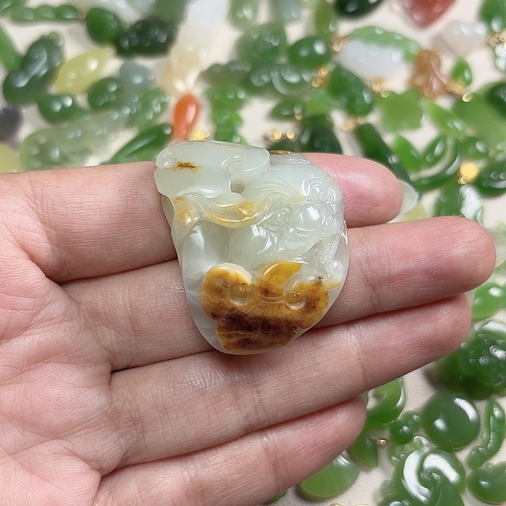 维****和田玉未镶嵌颈饰