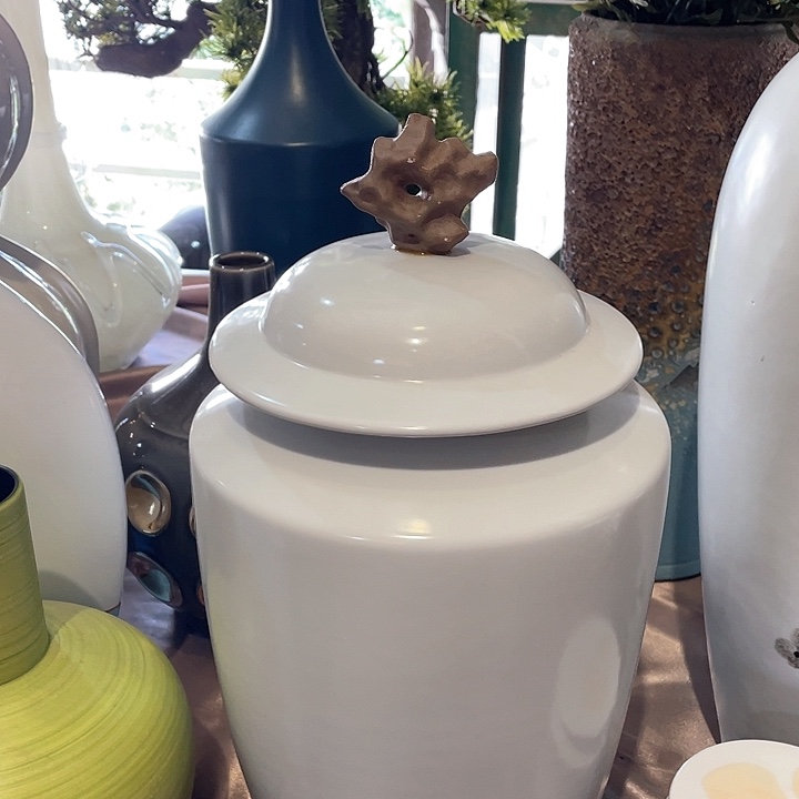 陶瓷花瓶，仿真绿植。