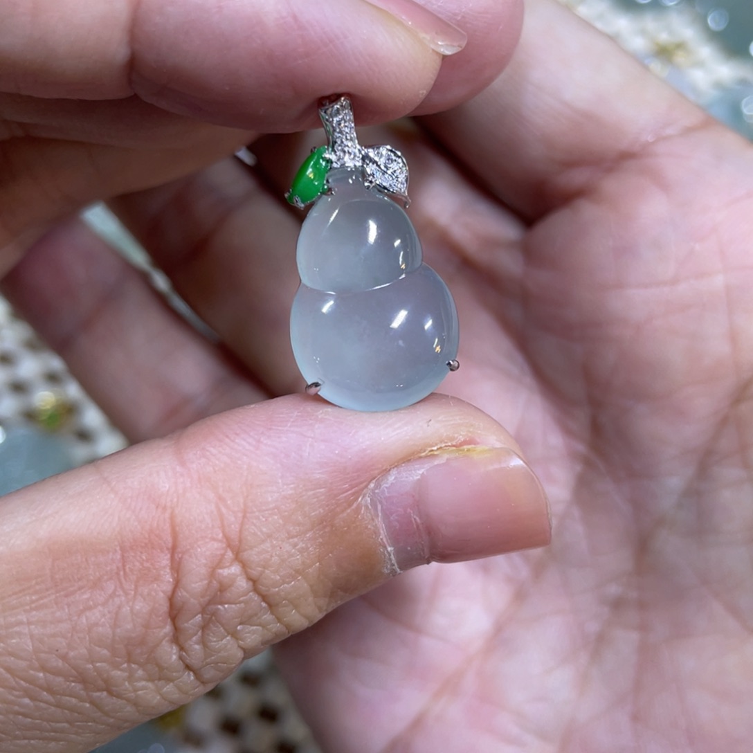 翡翠颈饰未镶嵌葫芦