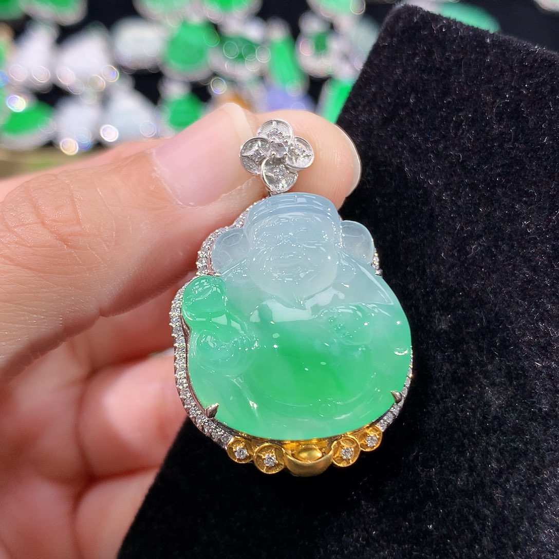 翡翠18K金镶嵌颈饰