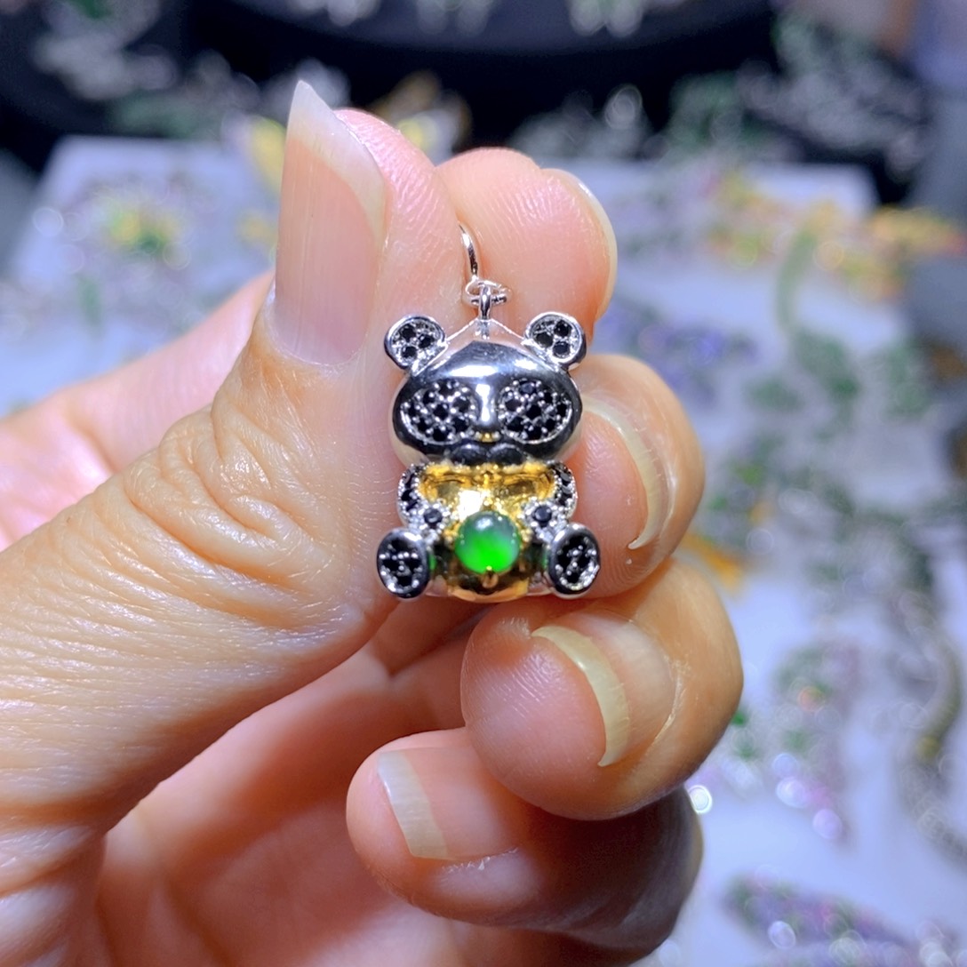 翡翠颈饰银S925镶嵌天然翡翠