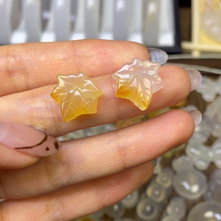 玛瑙/玉髓未镶嵌颈饰枫叶一个