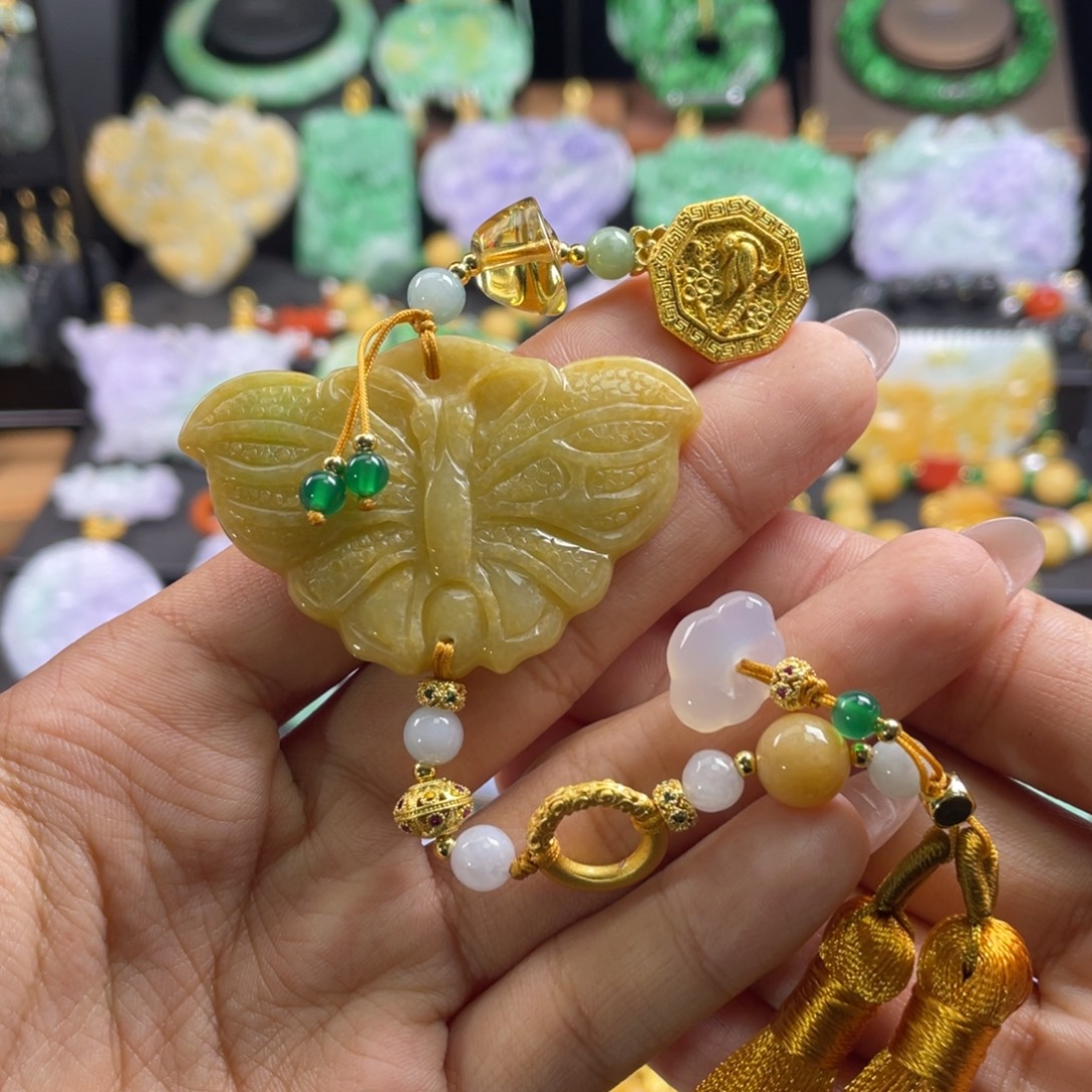 翡翠未镶嵌挂件待编织