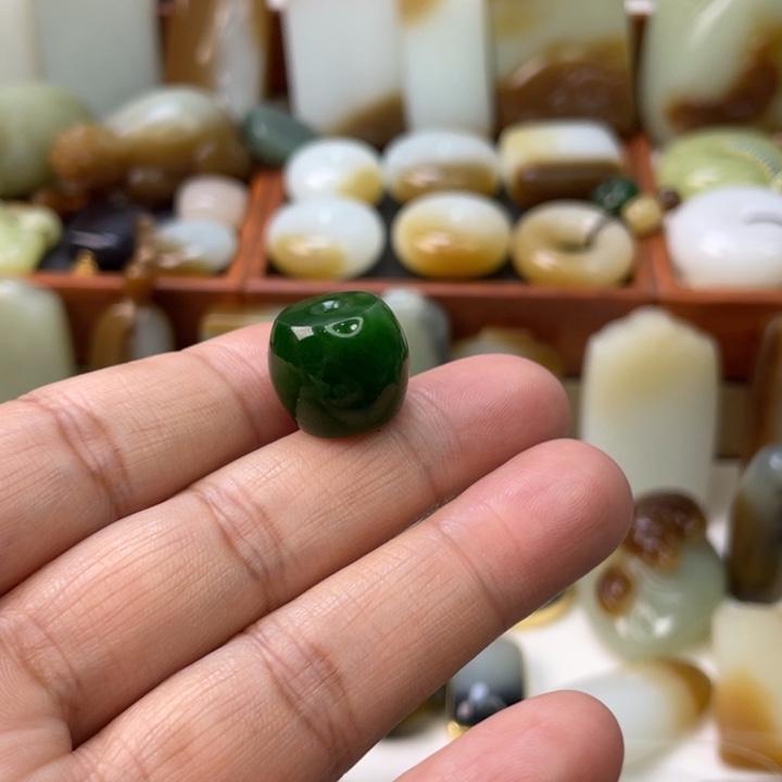 和田玉（碧玉）未镶嵌颈饰