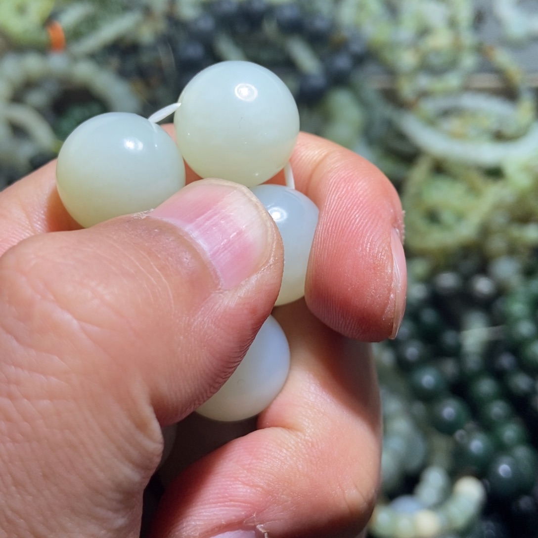 乐***。和田玉（糖玉）未镶嵌手链