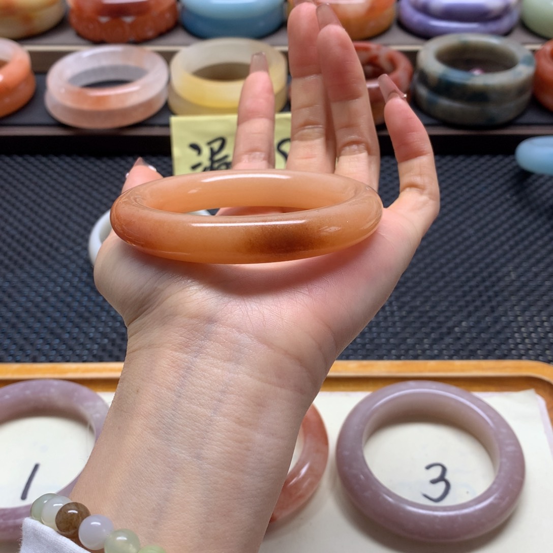 石英质玉手镯未镶嵌