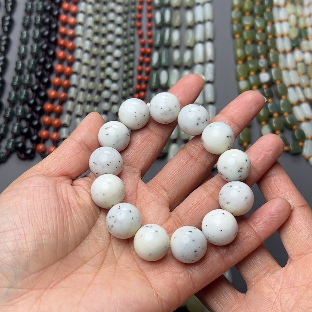 和田玉颈饰未镶嵌