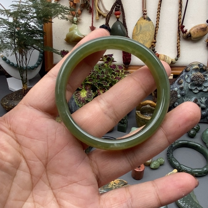 和田玉手镯未镶嵌