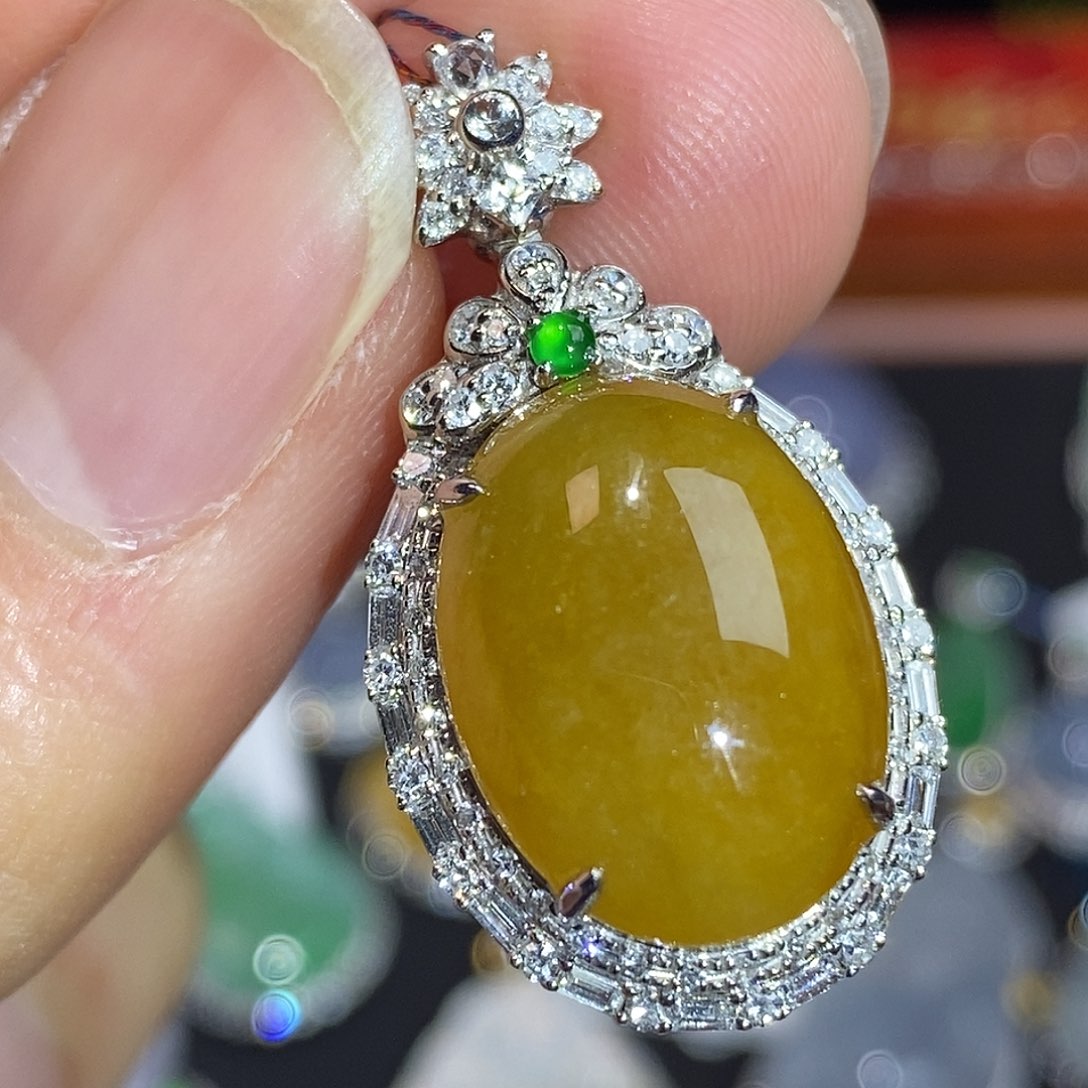 翡翠颈饰18K金镶嵌蛋