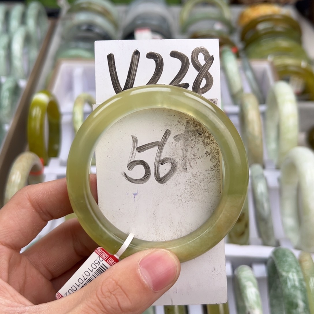 岫玉手镯未镶嵌天然岫玉微瑕