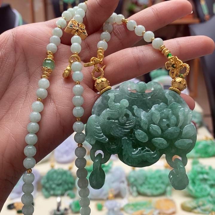 翡翠颈饰未镶嵌翡翠吊坠