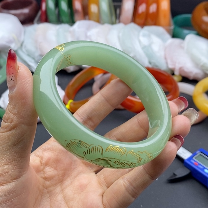 石英质玉手镯未镶嵌