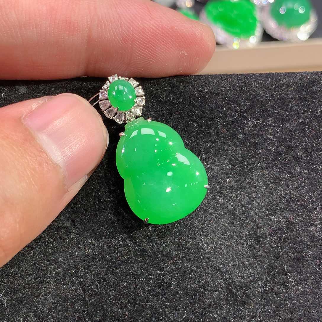 翡翠吊坠(赠链)18K金镶嵌