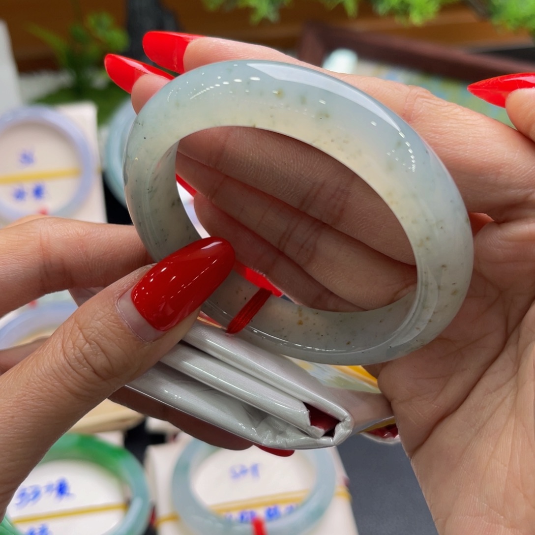 翡翠未镶嵌手镯缅甸