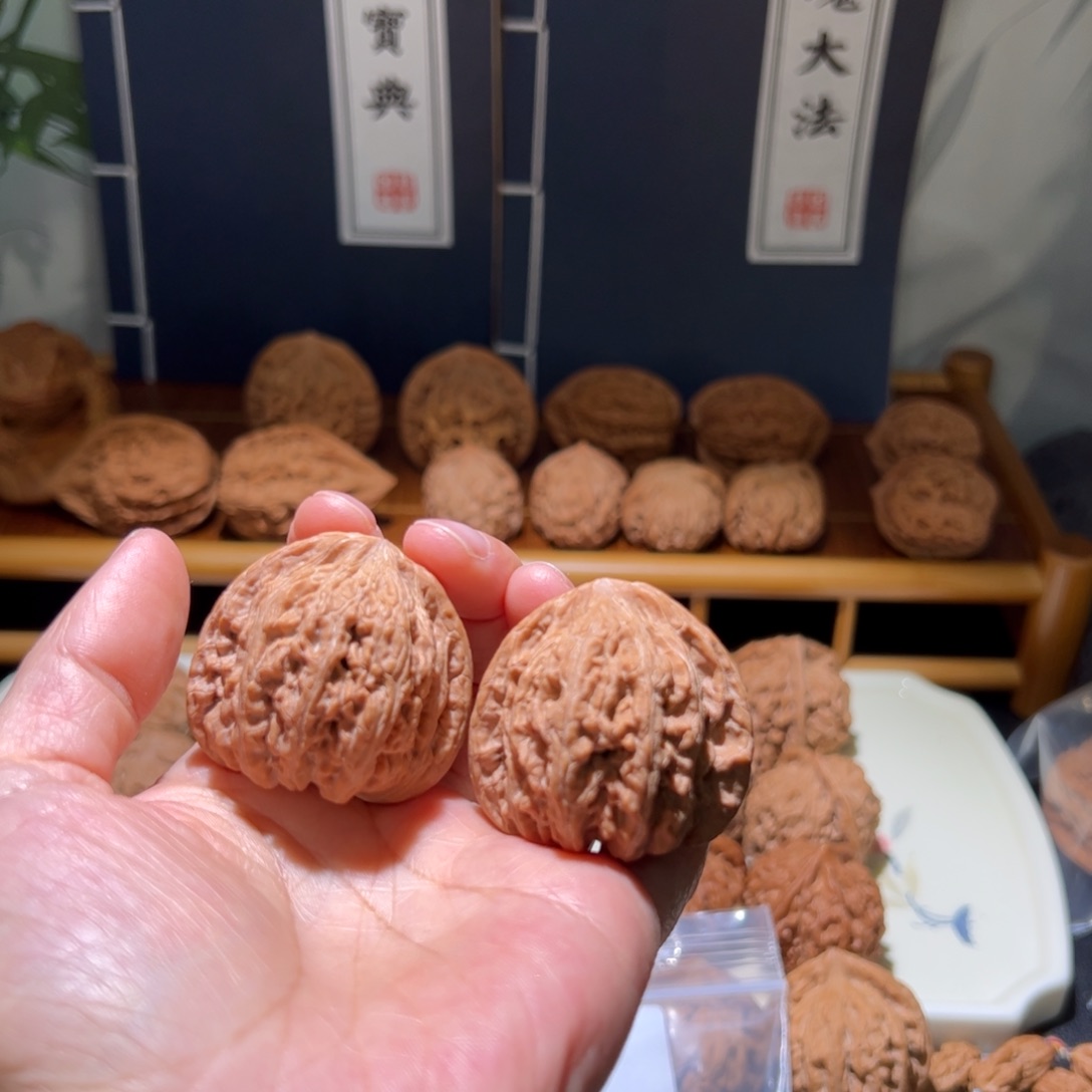 香***8把件文玩核桃密纹狮子头