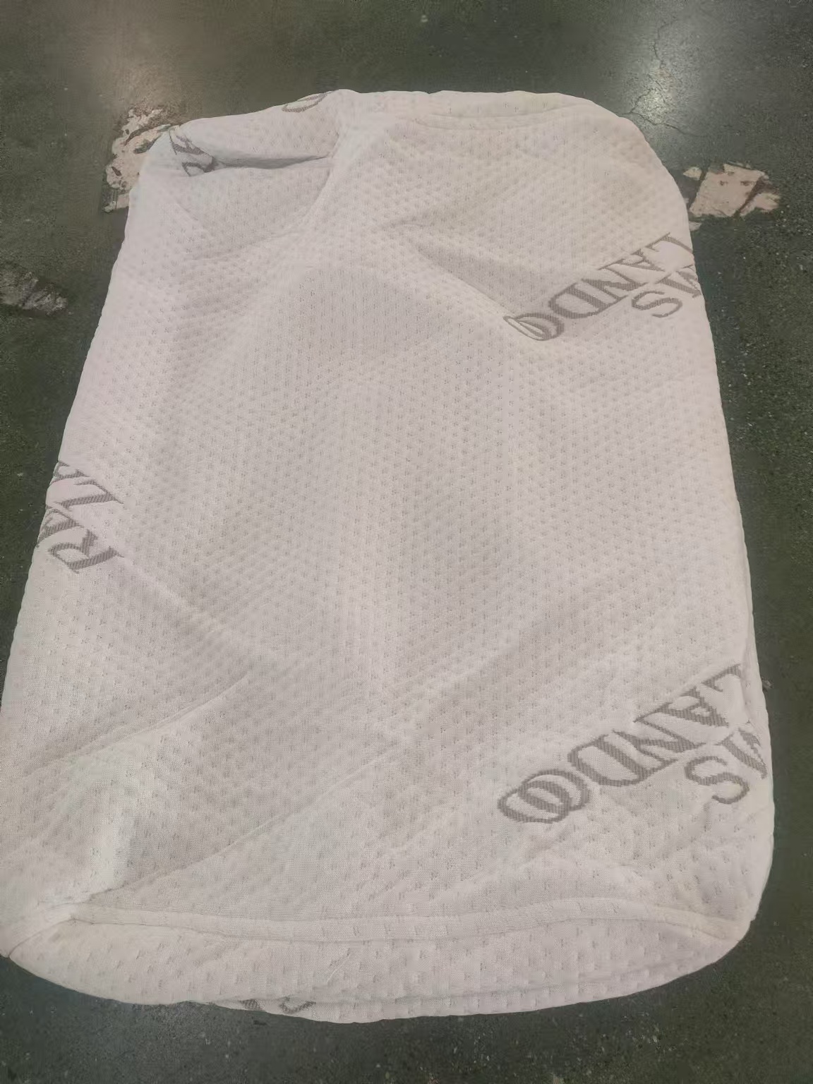 白底棕色字母枕套发6约40*60