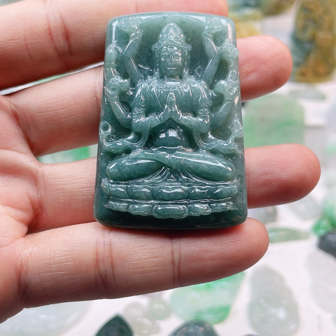 翡翠颈饰未镶嵌千手