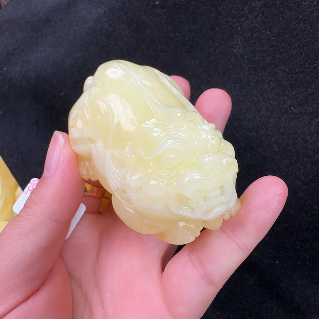 蜜蜡未镶嵌珠宝奇石