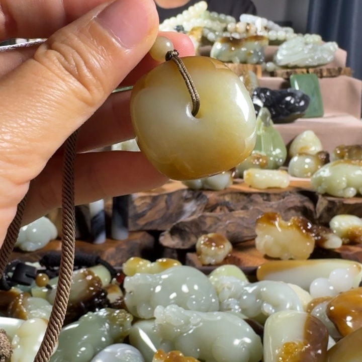 和田玉（糖玉）未镶嵌挂件